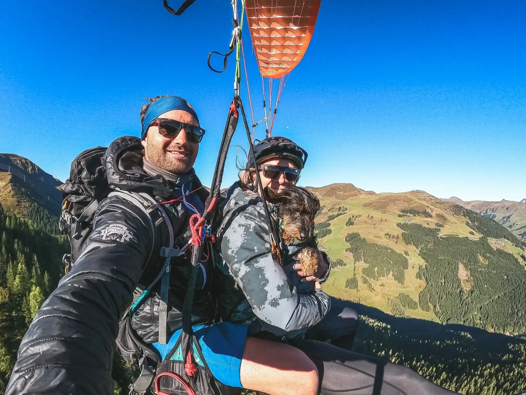 Tandem Paragliding Zell am See mit Frau und Hund