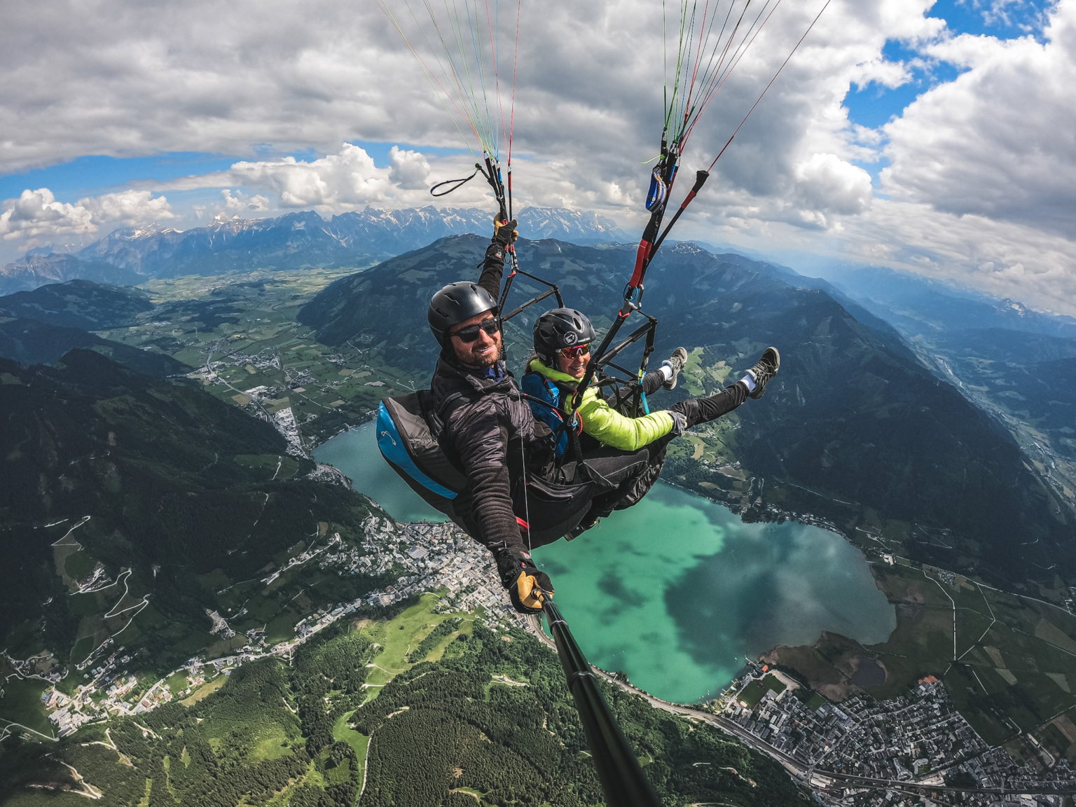 Tandem Paragliding above lake Zell am See